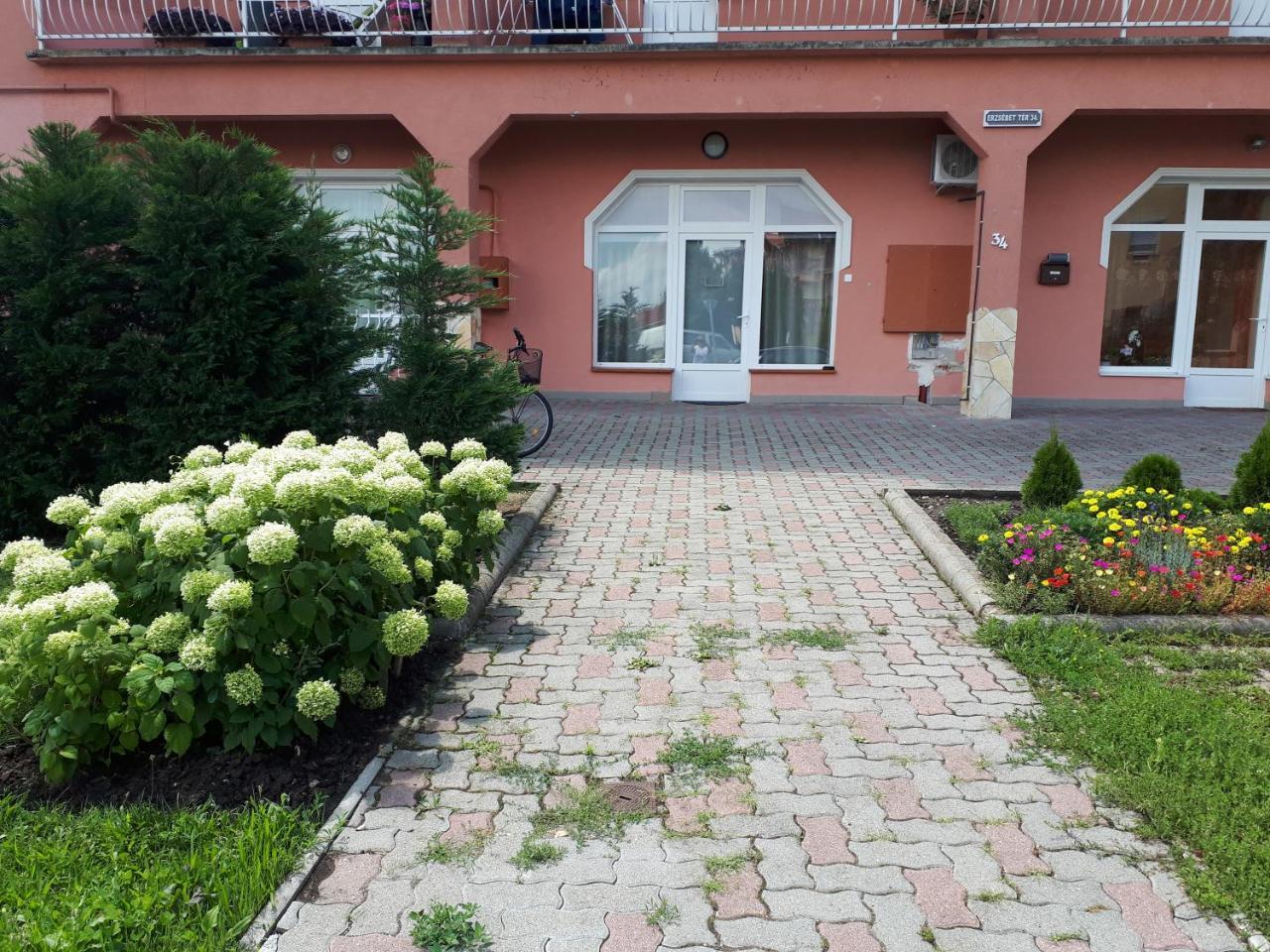 Kertvárosi Apartman Tiszaújváros Kültér fotó