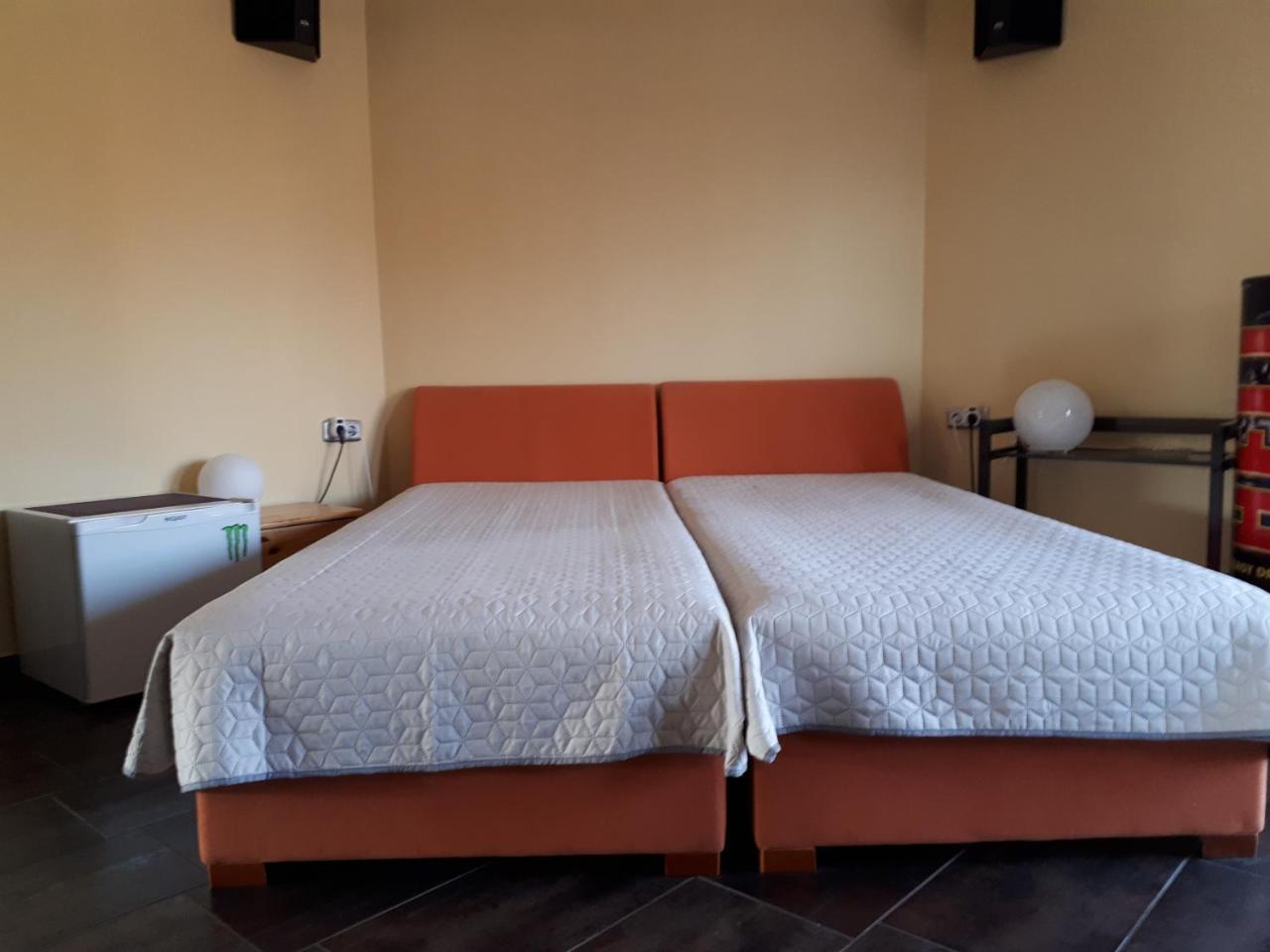 Kertvárosi Apartman Tiszaújváros Kültér fotó